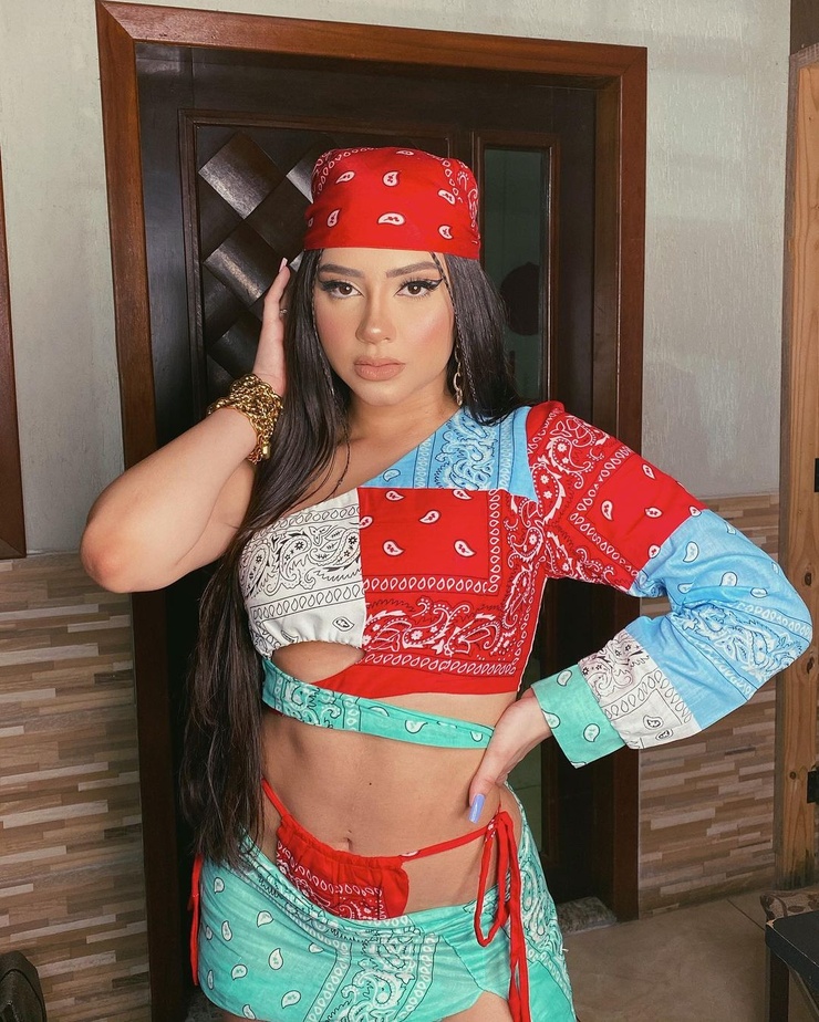 Tainá Costa