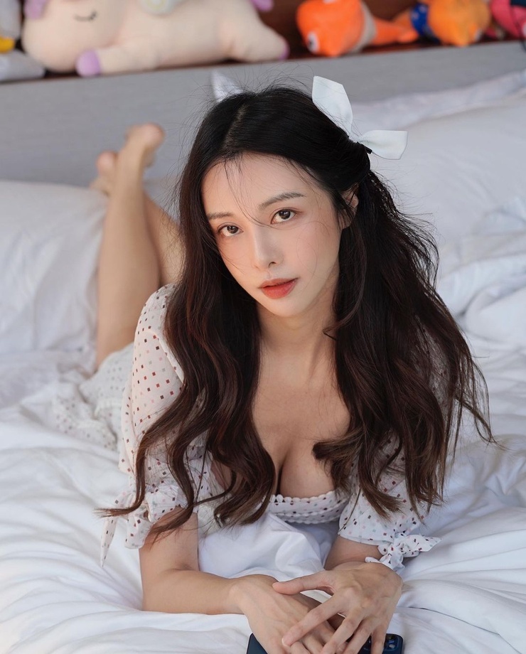 Cathryn Lee