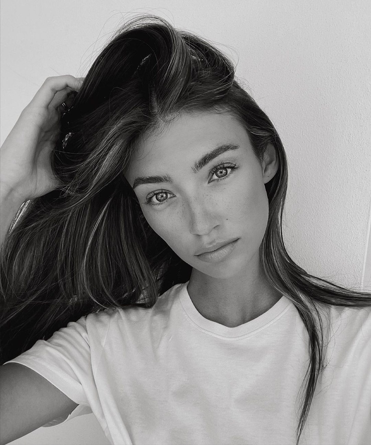 Lorena RAE