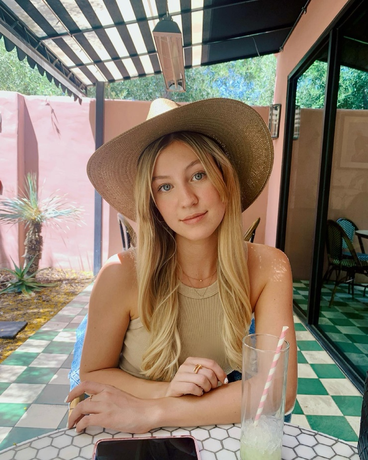 Ava Sambora