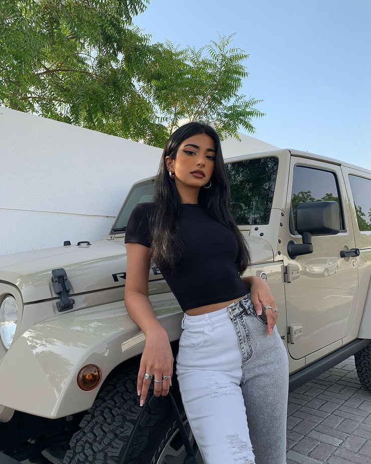 Iffat Marashi