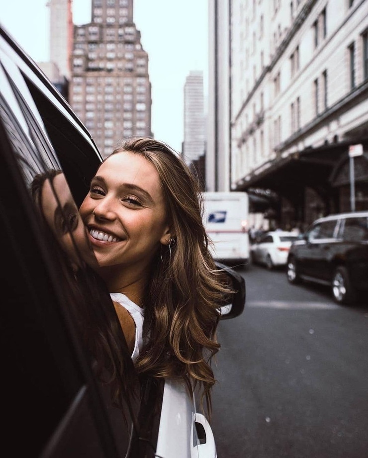 Alexis Ren