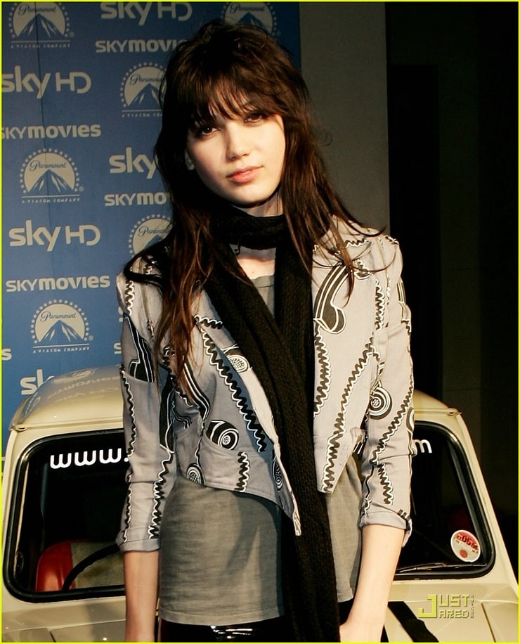 Daisy Lowe