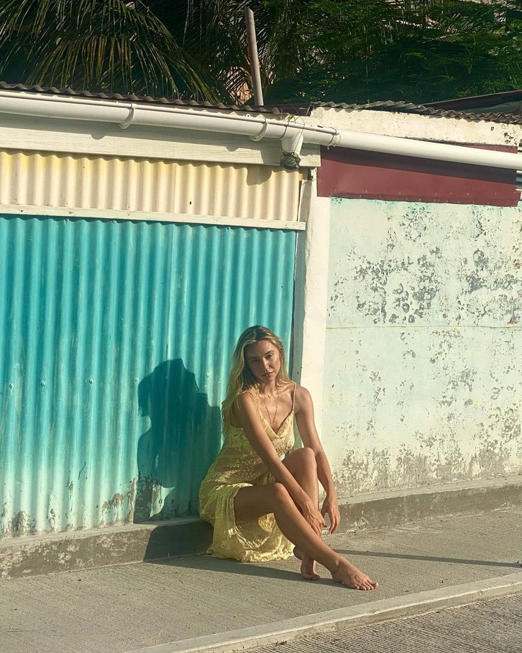 Alexis Ren Alexis Ren