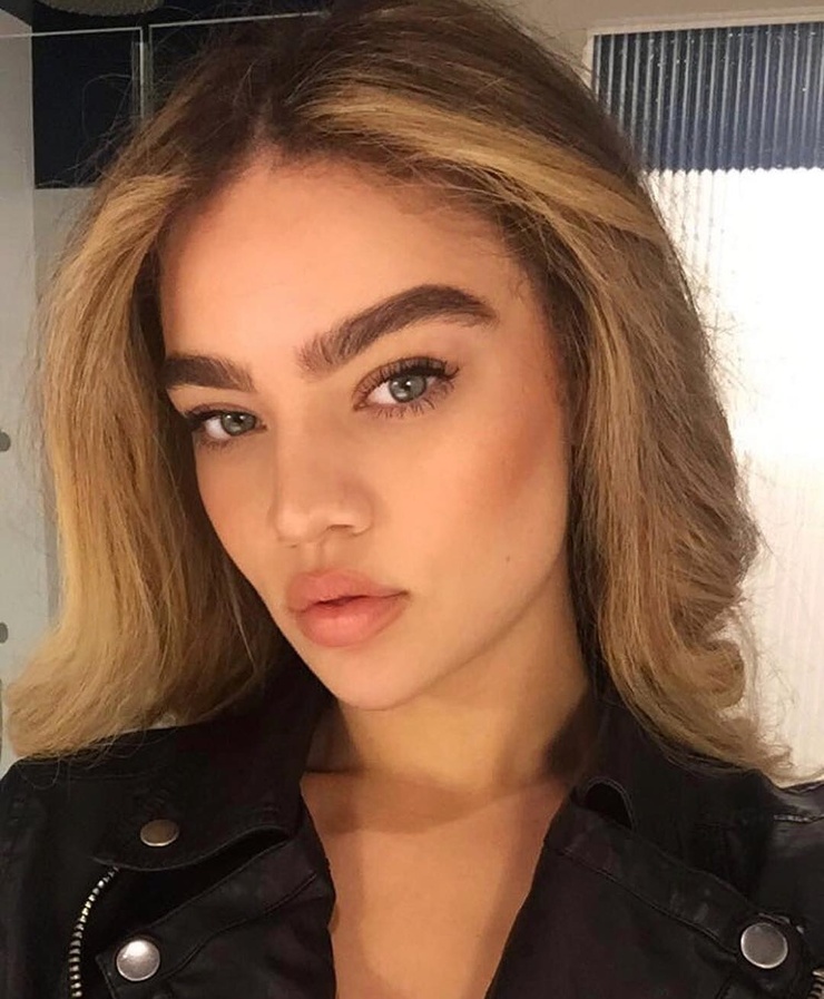 Kiana Alexis Kiana Alexis