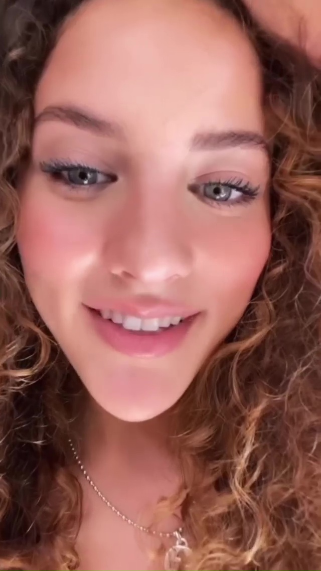 Sofie Dossi