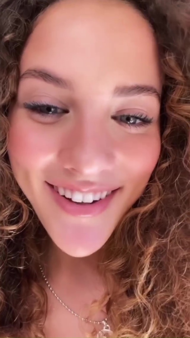 Sofie Dossi