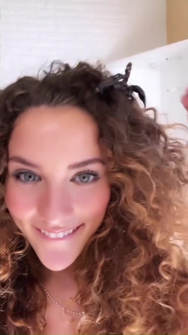 Sofie Dossi
