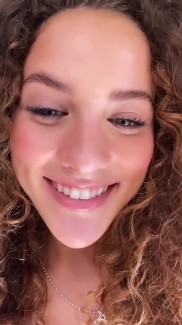 Sofie Dossi