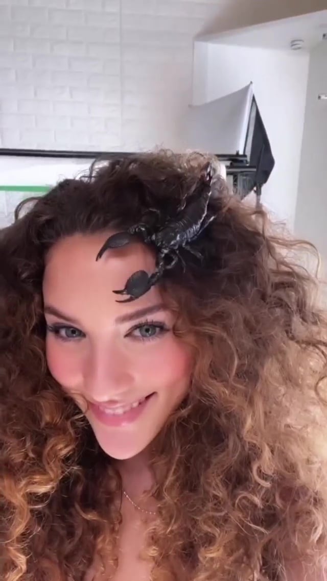 Sofie Dossi