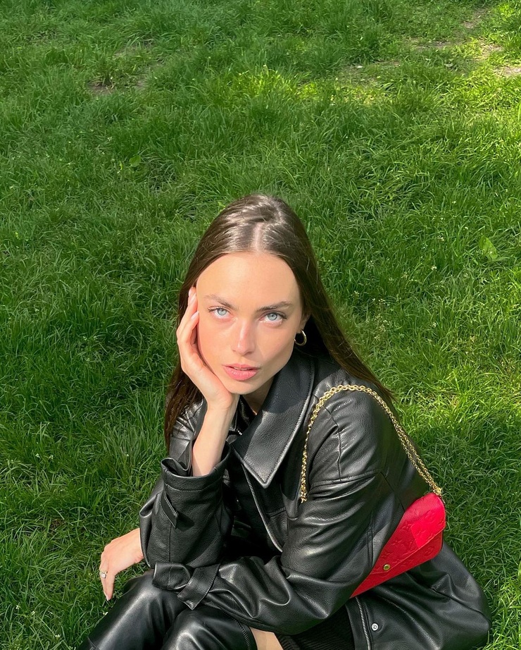 Charleen Weiss Charleen Weiss