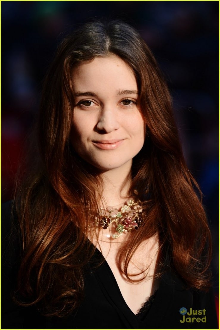 Picture of Alice Englert