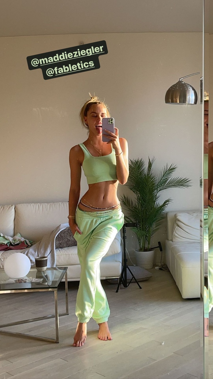 Alexis Ren Alexis Ren
