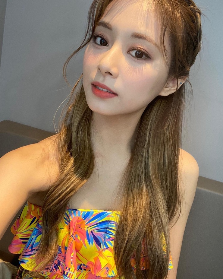 Chou Tzu-yu (Tzuyu) Chou Tzu-yu (Tzuyu)