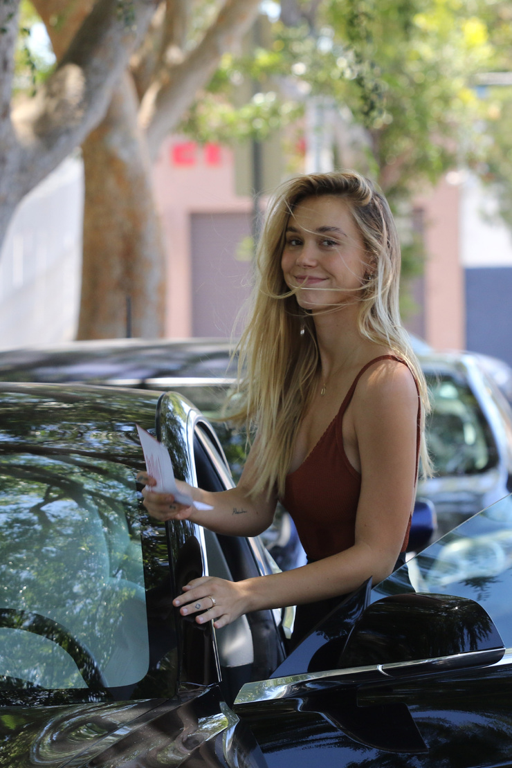 Alexis Ren