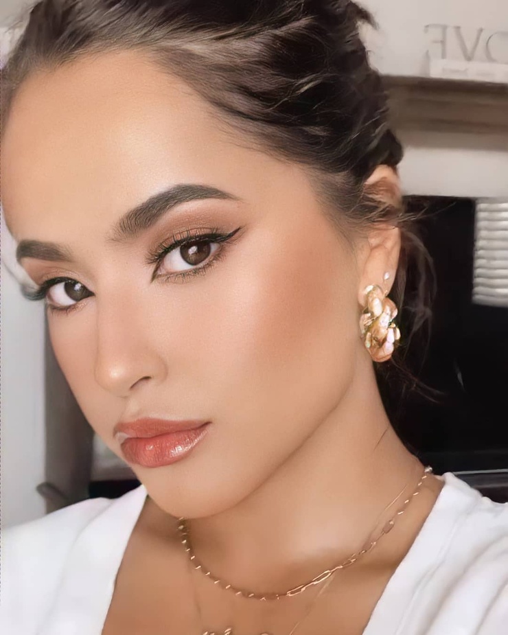 Becky G.