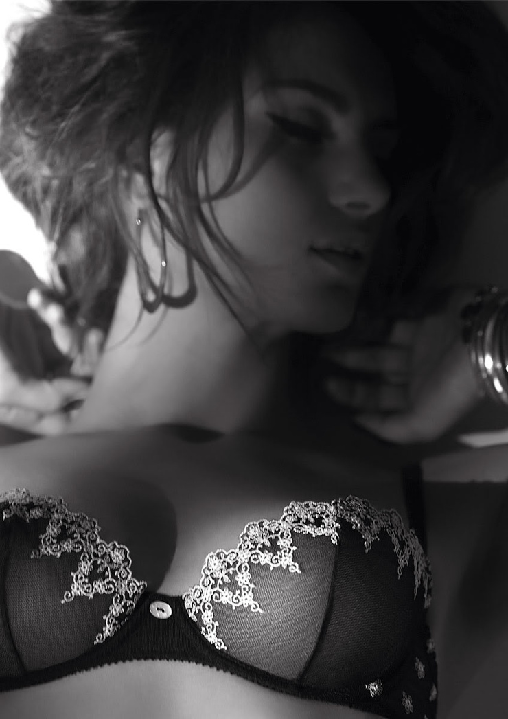 Catrinel Menghia Catrinel Menghia