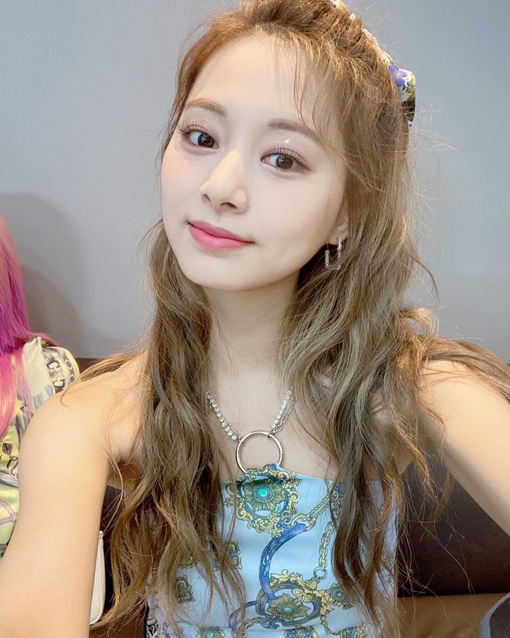Chou Tzu-yu (Tzuyu) Chou Tzu-yu (Tzuyu)