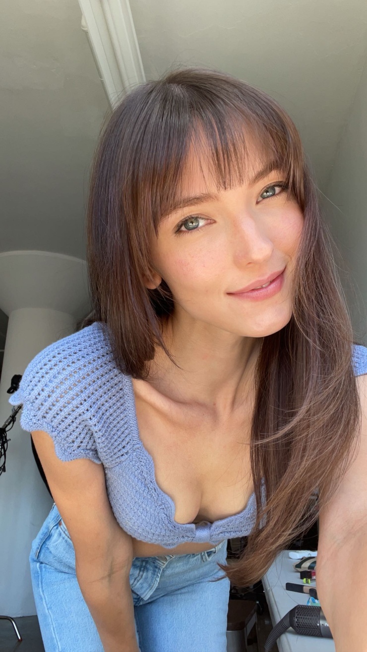 Savvy Taylor Savvy Taylor