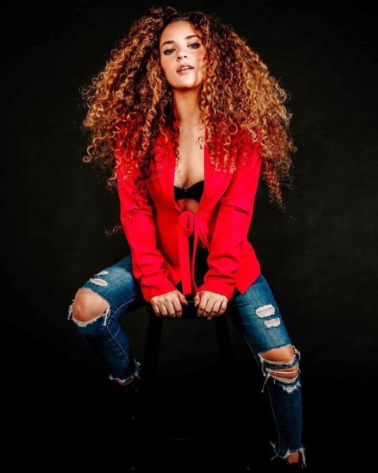 Sofie Dossi Sofie Dossi