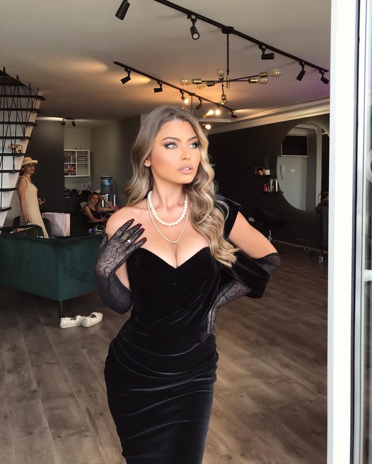Andjela Vlaisavljević Andjela Vlaisavljević