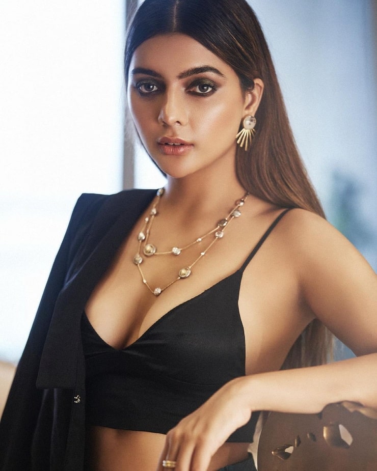 Ruhi Singh