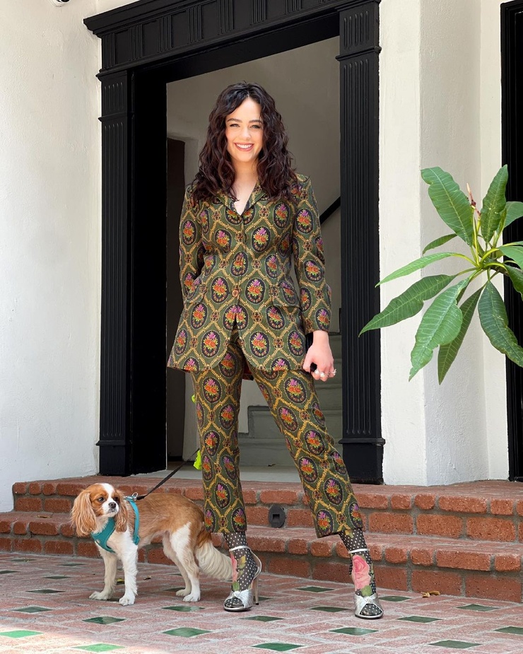 Mary Mouser Mary Mouser