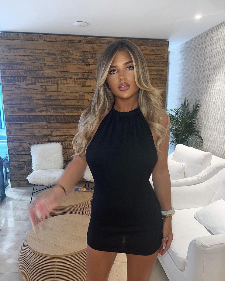 Mia Woodhall