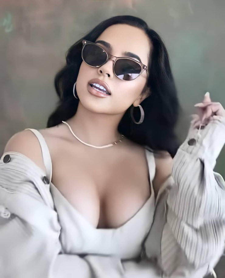 Becky G.