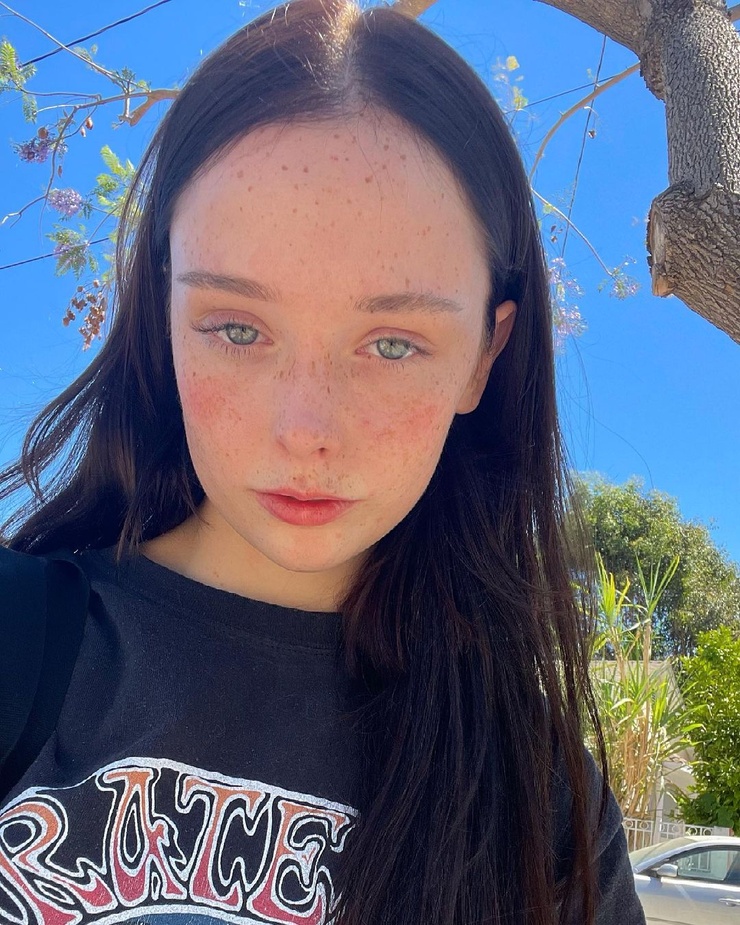 Suzanna Son