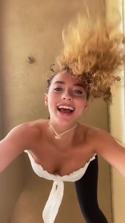 Sofie Dossi