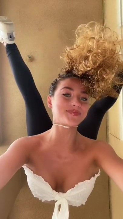 Sofie Dossi Sofie Dossi