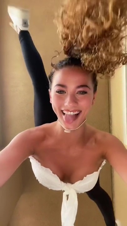Sofie Dossi