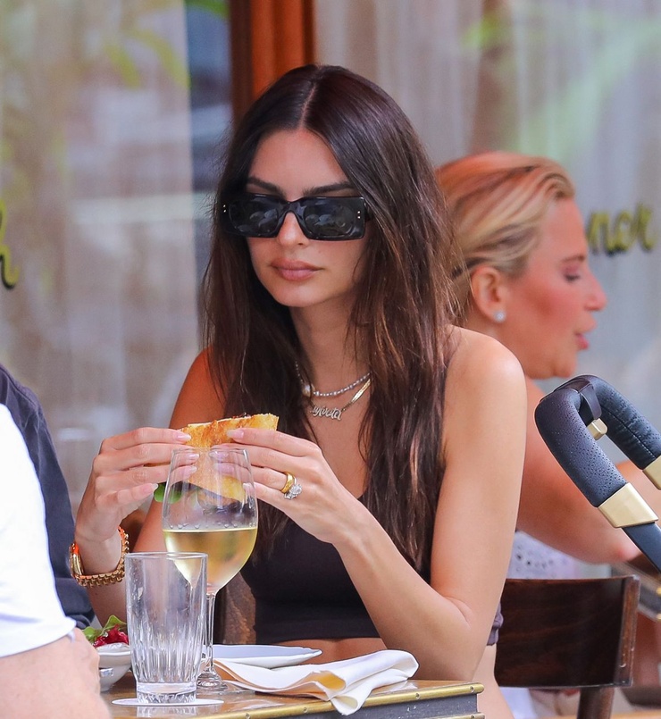 Emily Ratajkowski