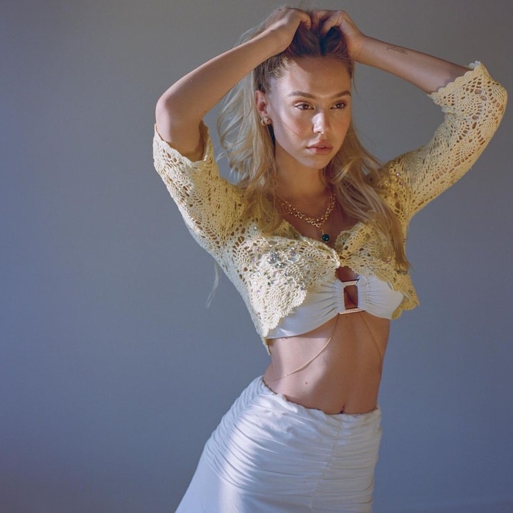 Alexis Ren Alexis Ren