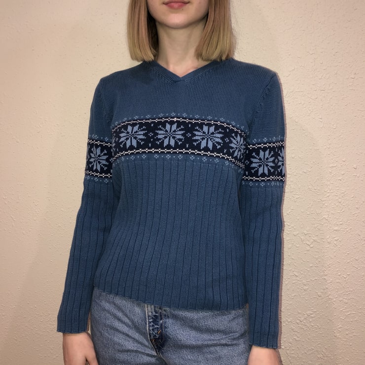 the Ski Girl sweater ❄️\nSize: fits a small...