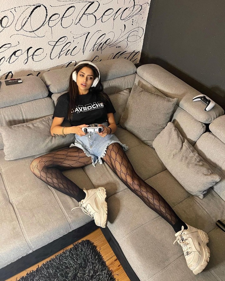 Christina Bertevello Christina Bertevello