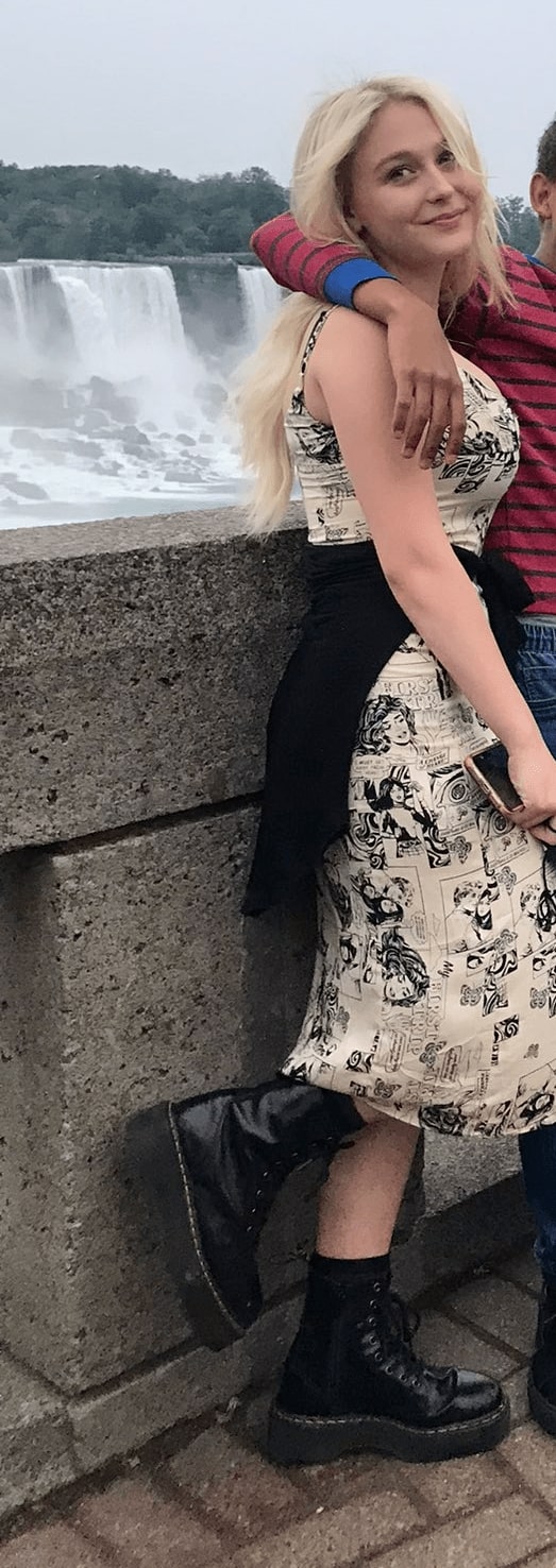 Alyvia Alyn Lind