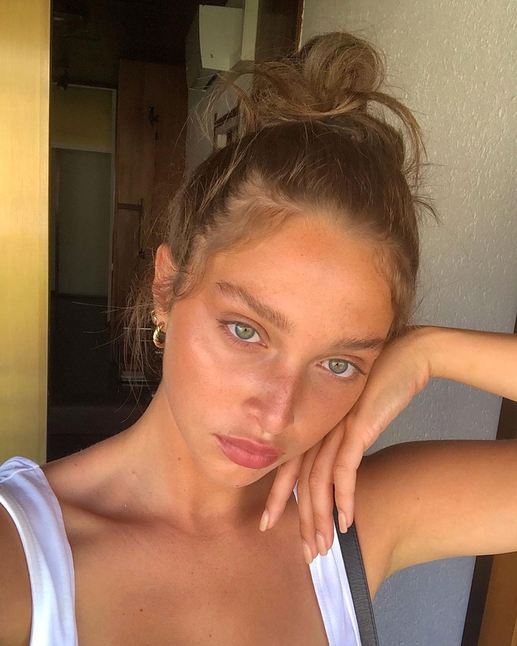 Talia Wallis Talia Wallis