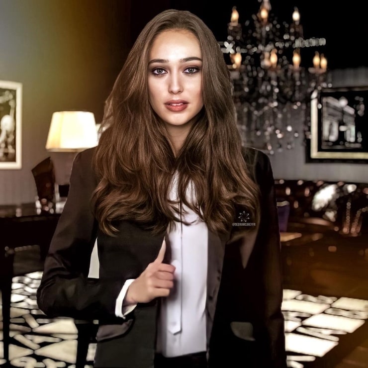 Alycia Debnam Carey