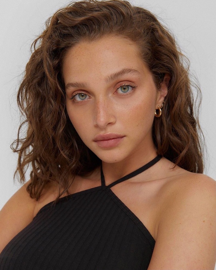 Talia Wallis Talia Wallis