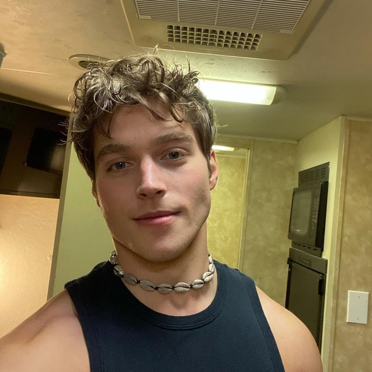 Picture of Froy Gutierrez