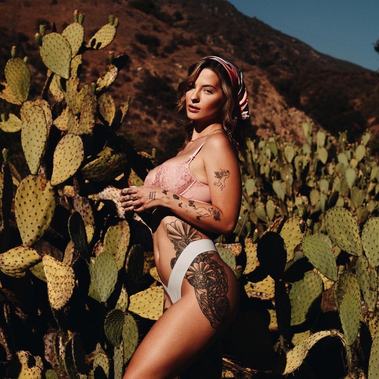 Ashley Resch Ashley Resch