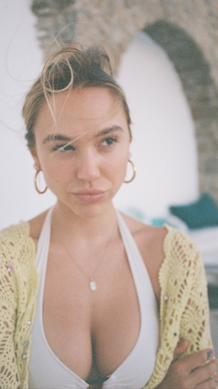 Alexis Ren