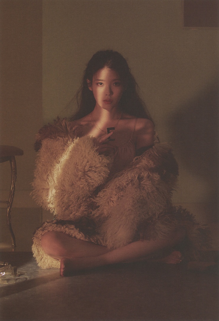 IU