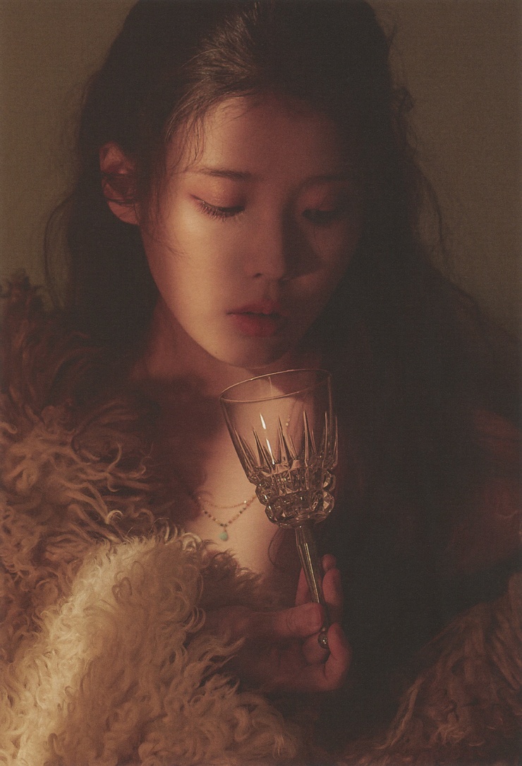 IU