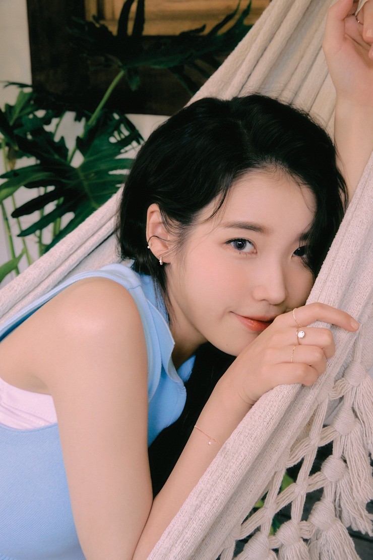 IU