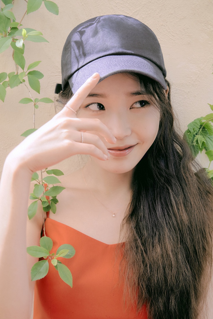IU