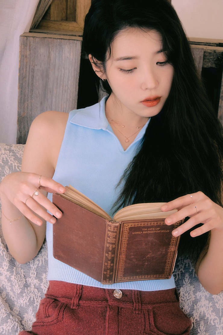IU