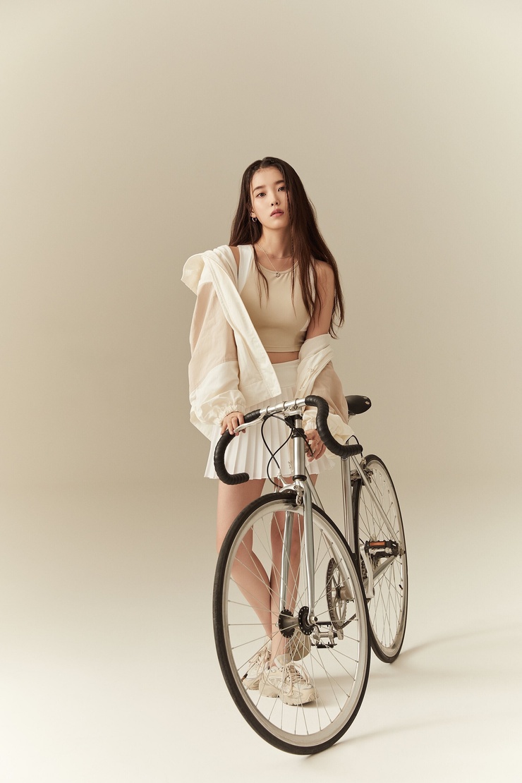 IU
